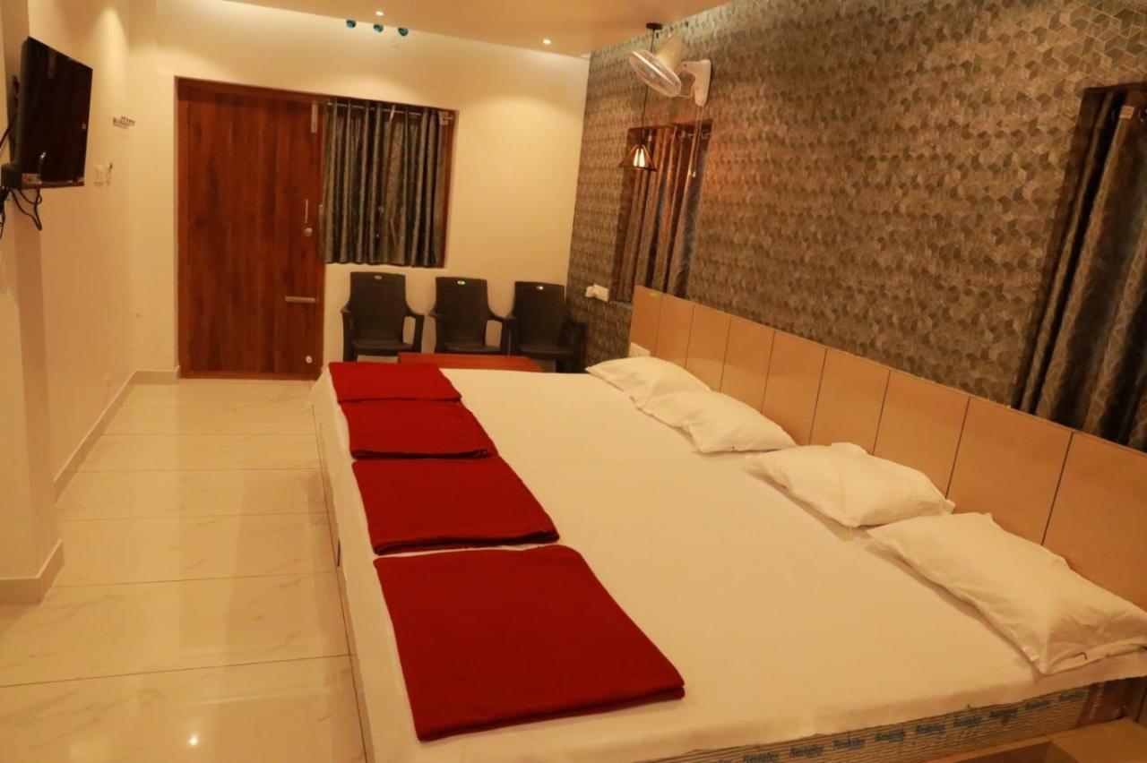 Hilltop Hotel Vālpārai Екстериор снимка