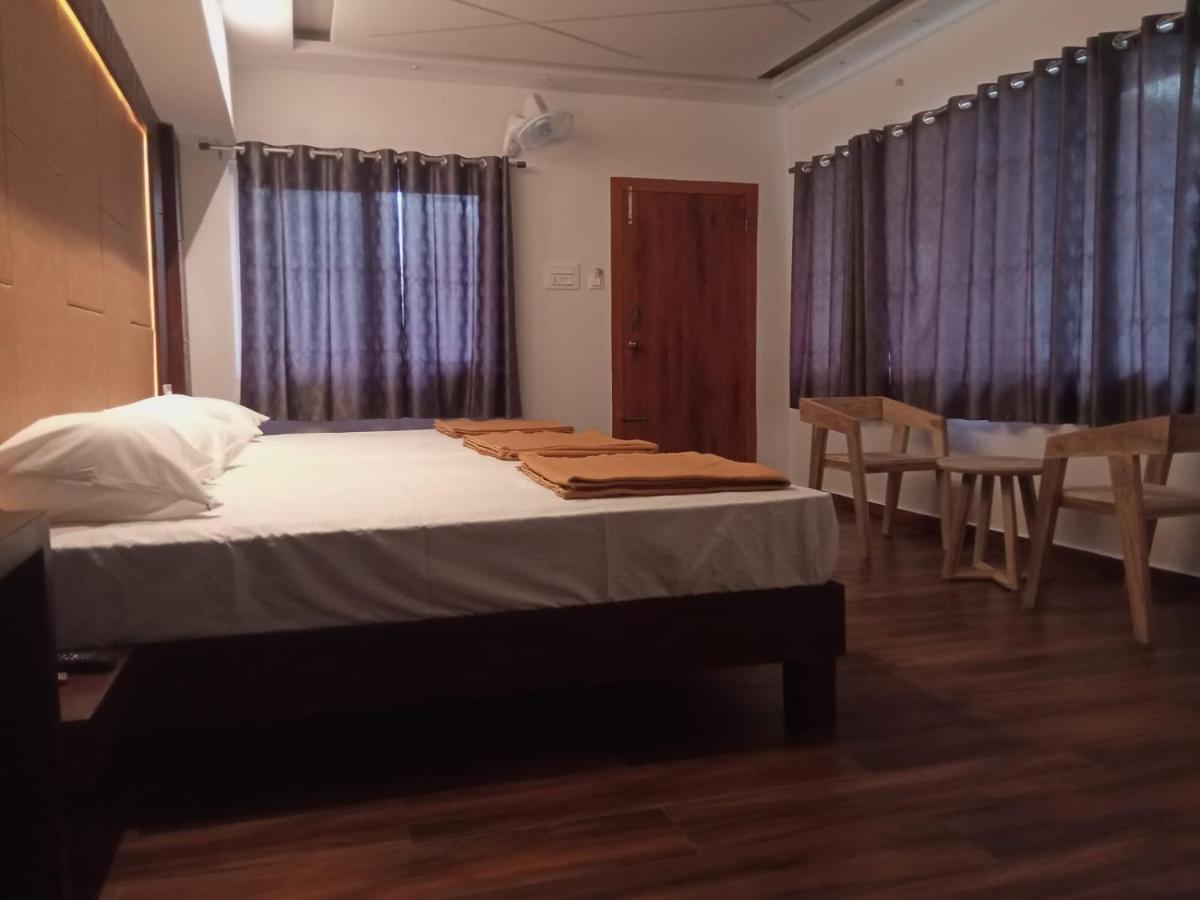 Hilltop Hotel Vālpārai Екстериор снимка