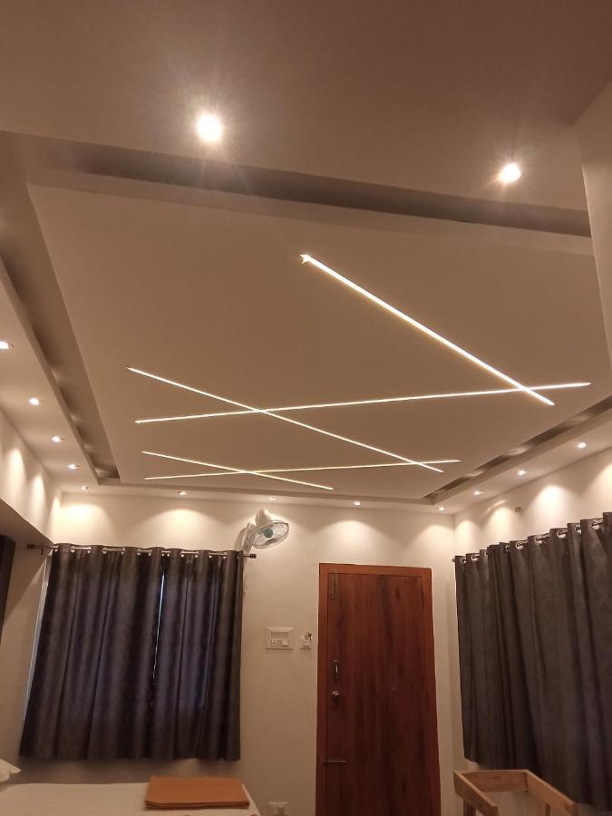 Hilltop Hotel Vālpārai Екстериор снимка