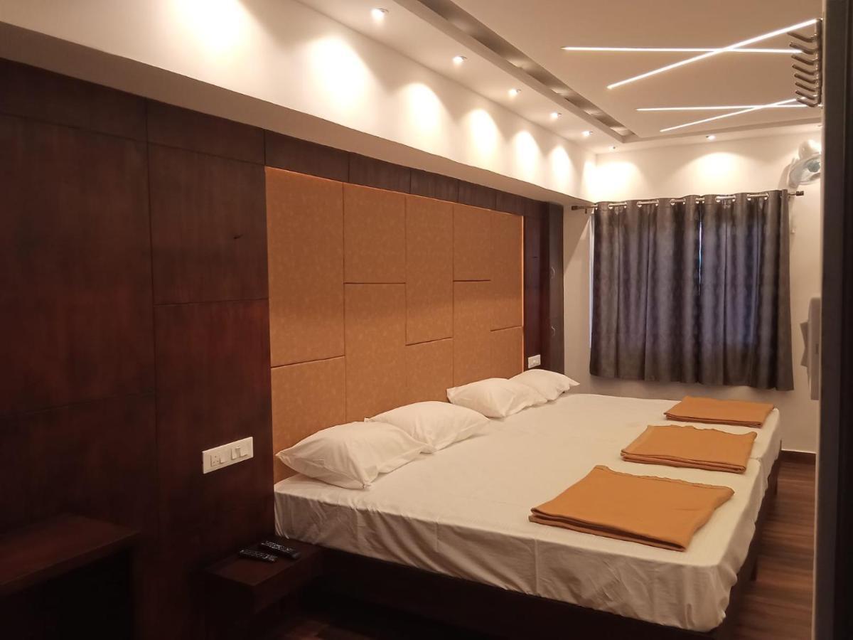 Hilltop Hotel Vālpārai Екстериор снимка