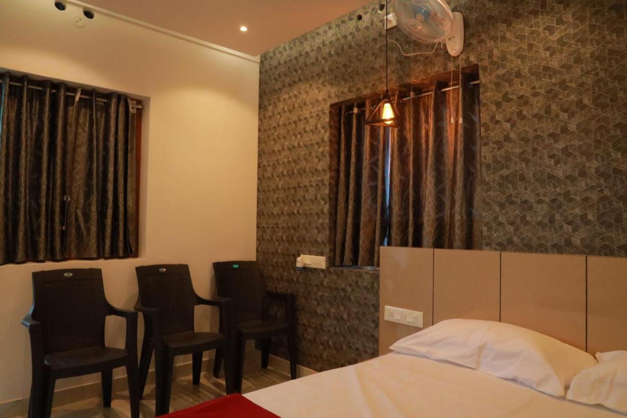 Hilltop Hotel Vālpārai Екстериор снимка