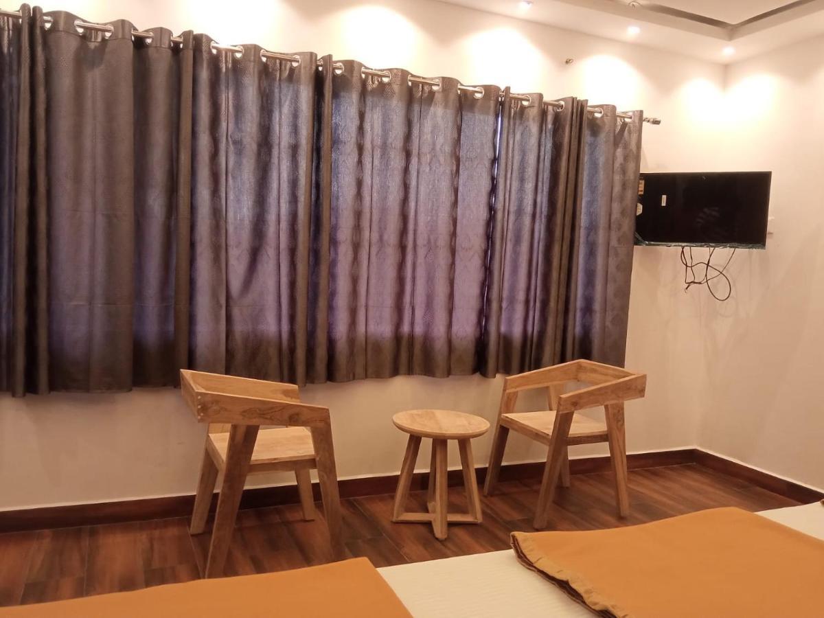 Hilltop Hotel Vālpārai Екстериор снимка