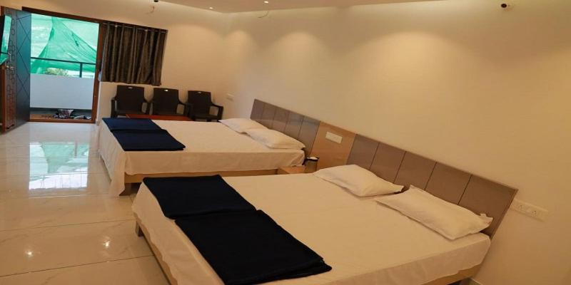 Hilltop Hotel Vālpārai Екстериор снимка
